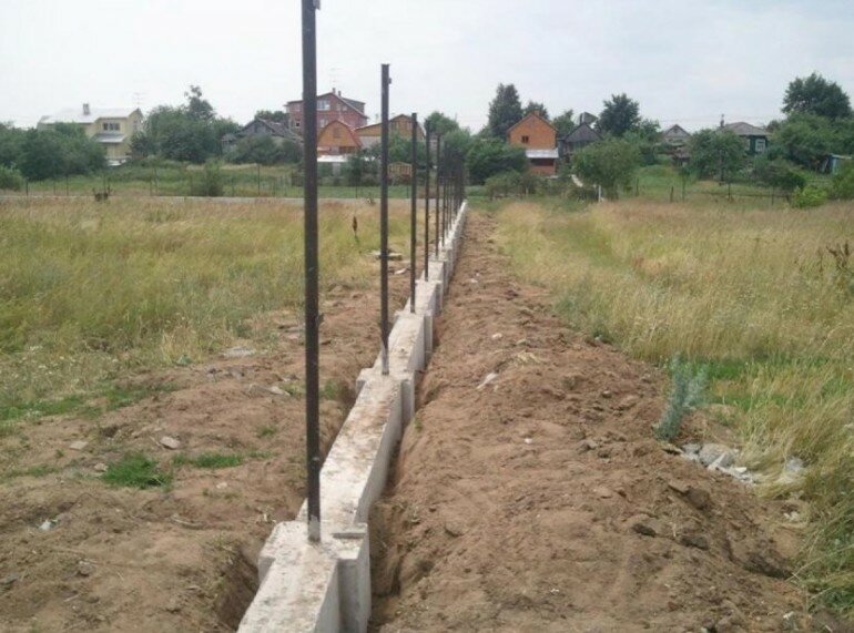 Как поставить заборные столбы идеально ровно
